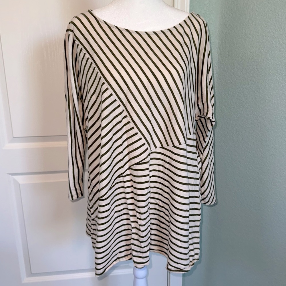 Chico’s Striped asymmetrical 3/4 length sleeve flowy top